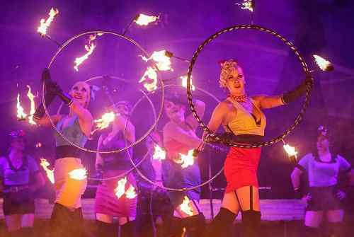 火把节的火把 四大火把节圣地：感受夏日最热辣的狂欢party（图）