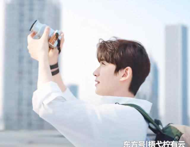 畀愚 前有“朱一龙老婆家公寓”，后有畀愚2万亲签，小笼包实力的见证