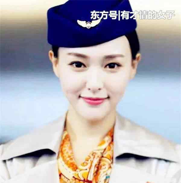 杨幂空姐 郑爽空姐装，杨幂空姐装，唐嫣空姐装，看到关晓彤：绝了！