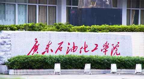 男子将硫酸泼2女同学头上 两女生现在怎么样了