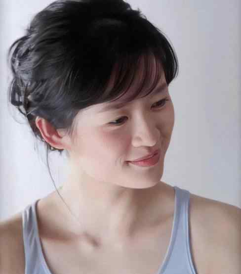 章子怡被禁广告 17年前章子怡拍可乐广告，照片被AI修复，简直不给00后留活路！