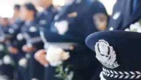 民警在警车内被撞 事故真相简直令人痛心