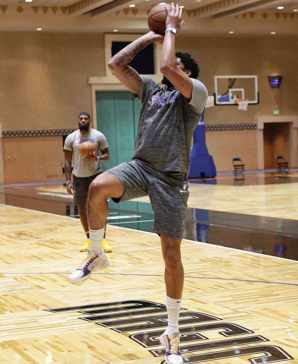 nba球鞋官网 NBA 官方晒戴维斯今日训练照，上脚科比球鞋