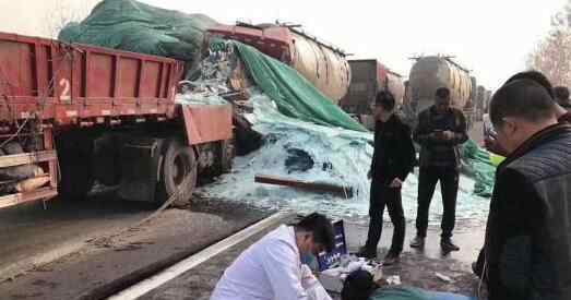 安徽阜阳高速车祸7人死亡 连环相撞现场惨不忍睹