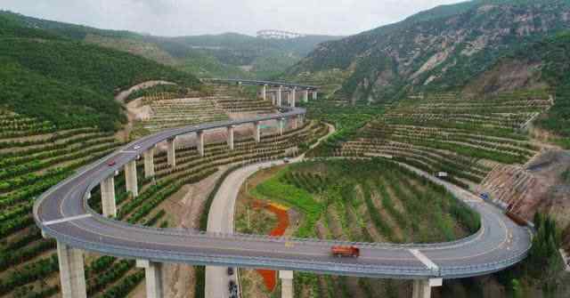 天龙山网红桥 太原天龙山路解除封闭，网红桥景区盼来开放，游客先预约再参观