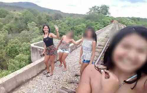 巴西女生桥上自拍 为什么桥垮塌？