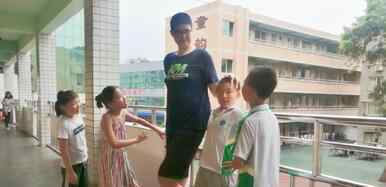 11岁男孩高2.06米 为什么这么高？