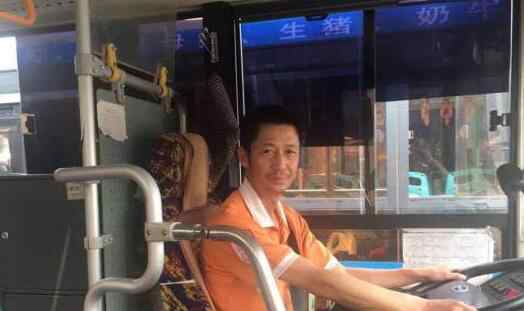 4秒扶住昏厥孕妇 这速度让人佩服