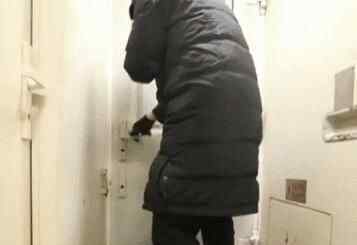 火车门行驶中被冻 究竟是怎么回事？