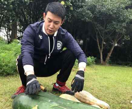 陆毅摸瓜照 谣言真相实在太可恶了