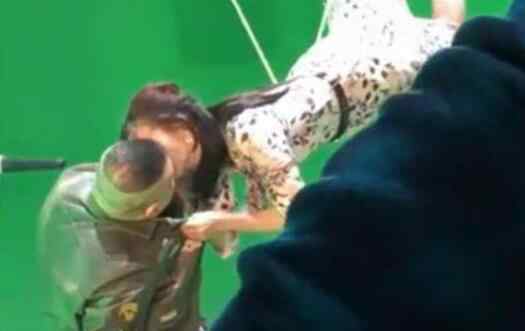 佟丽娅和岳云鹏拍吻戏 画面简直让人辣眼睛