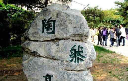 暑期游园高峰期 为什么这么多人？
