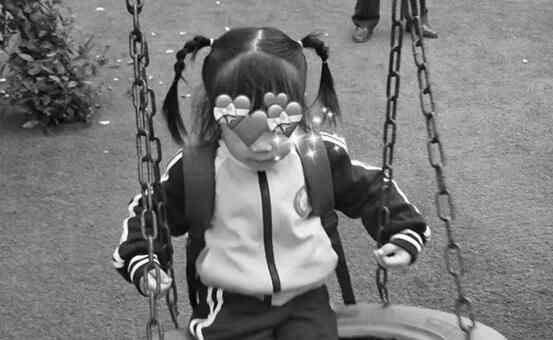 玩手机把孩子忘在车内致死 惨不忍睹真相令人痛心