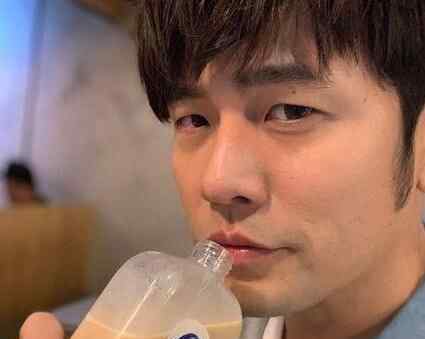 周杰伦喝奶茶原因 背后真相简直让人笑尿了