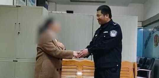 5双鞋垫丢了报警 太在乎原因是这样实在让人泪奔