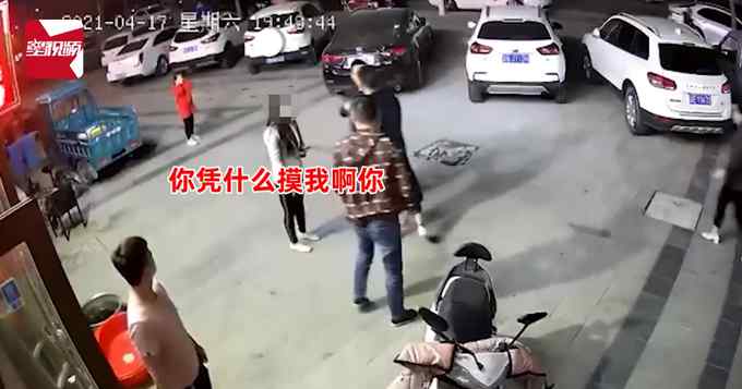 妻子遭陌生男醉酒调戏 丈夫上前理论遭木板攻击 还被持利器追砍