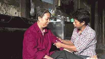 背着母亲打工15年 究竟是怎么回事？