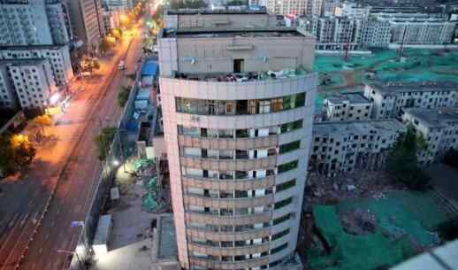 郑州冰熊大厦爆破 为什么爆破究竟是怎么回事？