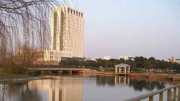 2018年上海工程技术大学宿舍条件好不好环境图片_宿舍有没有空调