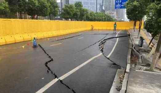南昌路面突发塌陷 为什么塌陷原因何在？