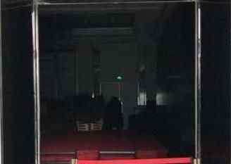 酒店大门砸伤男童 原因是这样实在太惊险了