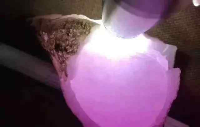 紫罗兰手镯 买了堆5万一支的冰种紫罗兰手镯，回到家后气得要剁手！