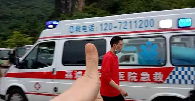 救醒休克老人的红衣小伙 真相原来是这样！