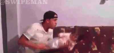 一秒变格格 搞笑GIF图：看我看我，一秒变格格！