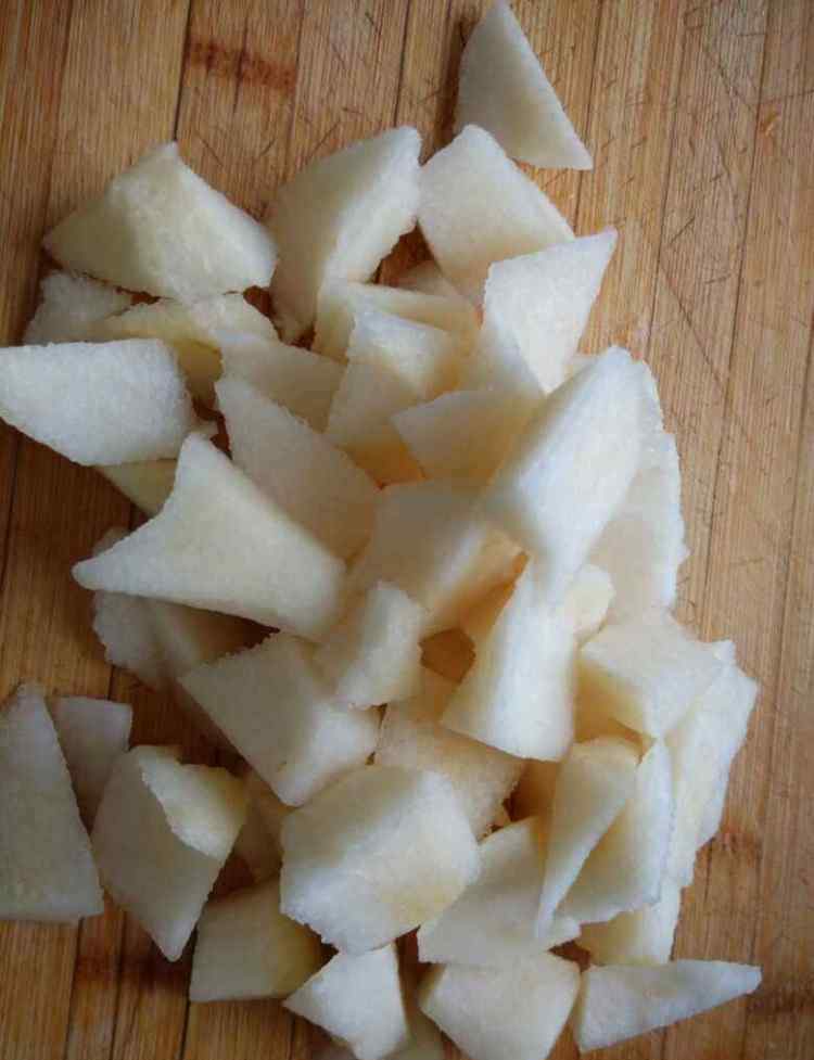 冰糖雪梨水 冰糖梨水怎么做好吃 冰糖梨水食谱做法大全
