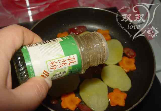 土豆片怎么做好吃 孜然土豆片蛋饼的简单做法 孜然土豆片蛋饼做法详细步骤