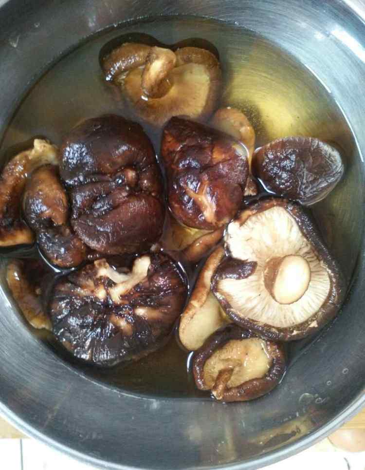 干香菇怎么做好吃 干香菇炒土豆怎么做 干香菇炒土豆食谱做法大全