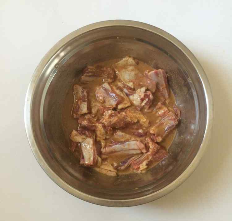 烤羊排的腌制方法 烤羊排怎么做好吃 烤羊排配方与做法