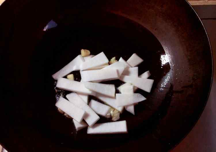 鸡腿菇需要用开水焯吗 素炒鸡腿菇怎么做 素炒鸡腿菇做法和材料