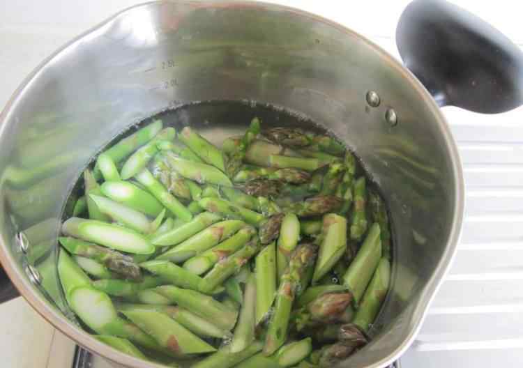 卤肉的做法 芦笋炒肉的做法 芦笋炒肉做法大全
