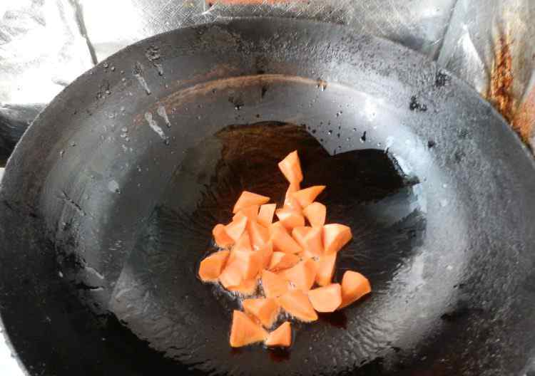 炖牛肉怎么做 胡萝卜土豆炖牛肉怎么做好吃 胡萝卜土豆炖牛肉做法步骤图解