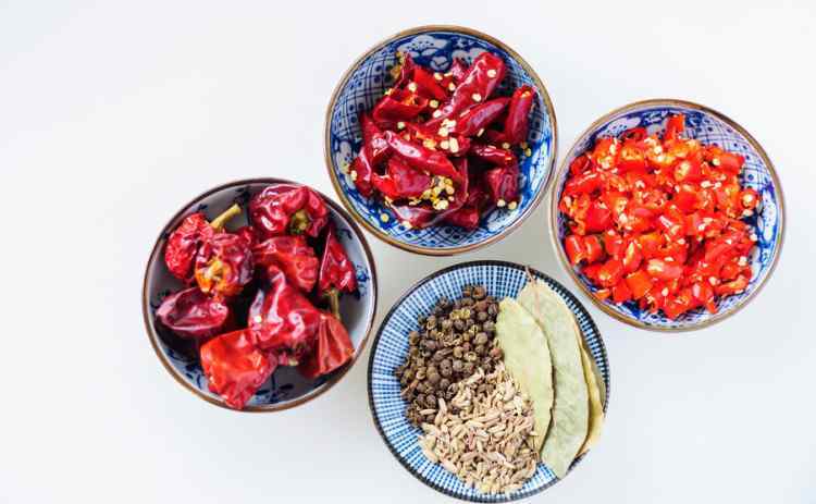 正宗麻辣鸡爪的做法 麻辣鸡爪的做法 麻辣鸡爪配方与做法