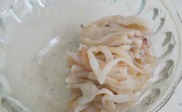 干鱿鱼的家常做法 鱿鱼丝辣炒肉丝的详细做法 鱿鱼丝辣炒肉丝的做法大全