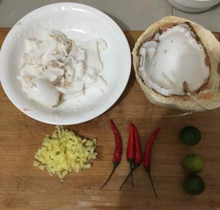 正宗海南椰子鸡的做法 椰子鸡的做法 椰子鸡做法及配料