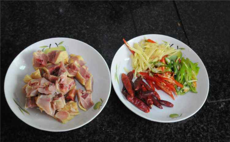 辣子鸡块的做法 辣子鸡块的做法 辣子鸡块做法及配料