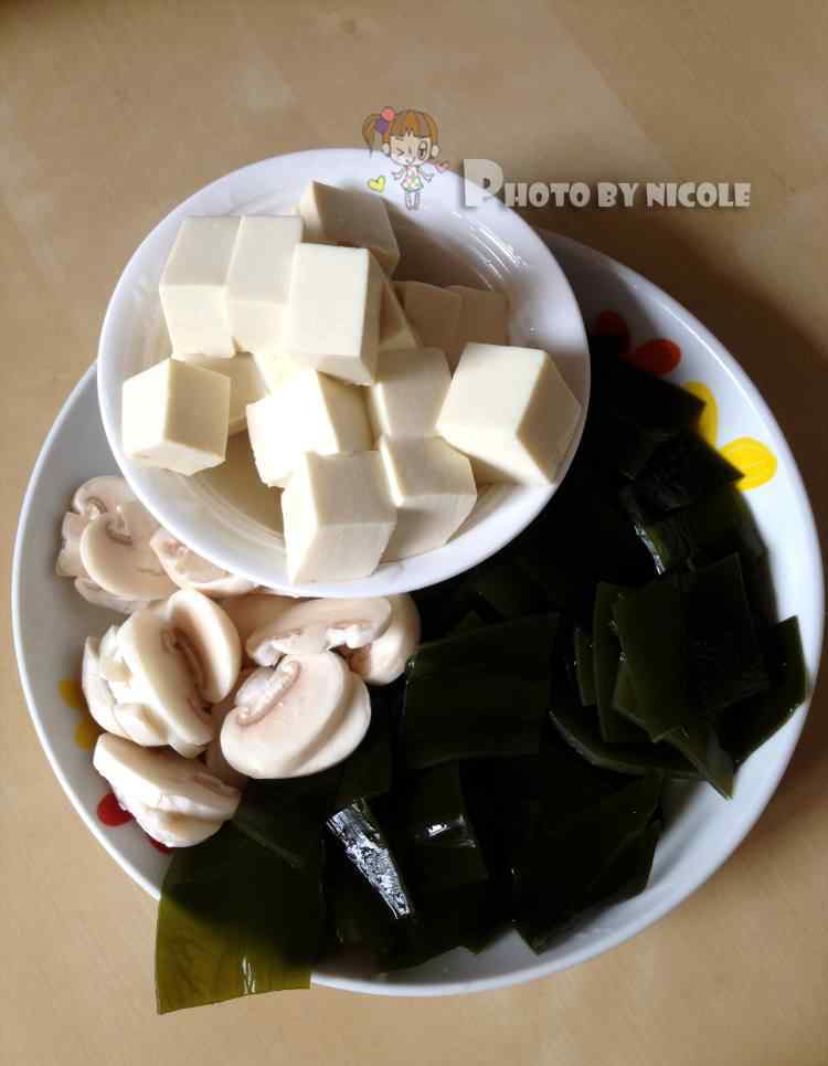 白蘑菇做法 海带豆腐减肥汤的最正宗做法 海带豆腐减肥汤做法和材料