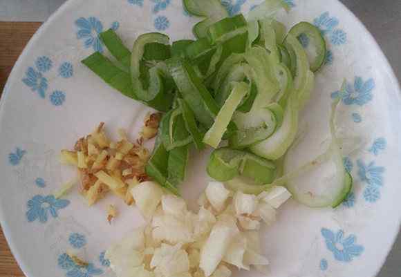 白鲢鱼怎么做好吃 糖醋白鲢鱼的家常做法 糖醋白鲢鱼食谱做法大全