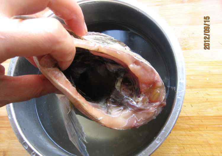 鲢鱼头怎么做好吃 剁椒鱼头的做法 剁椒鱼头做法和材料