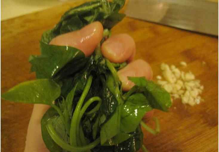 番薯叶的做法 蒜蓉腐乳炒番薯叶做法和配方 蒜蓉腐乳炒番薯叶做法大全