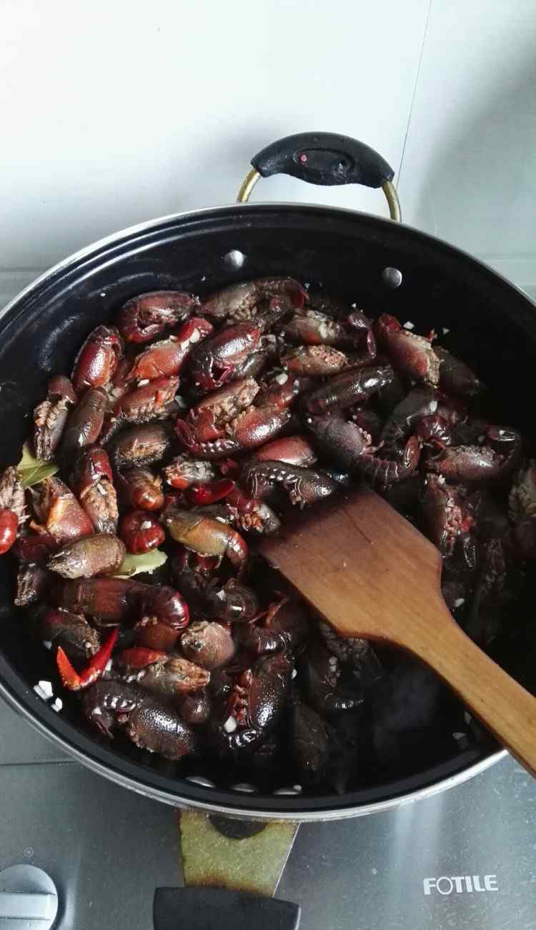 蒜蓉小龙虾怎么做 蒜蓉小龙虾的最正宗做法 蒜蓉小龙虾做法及配料