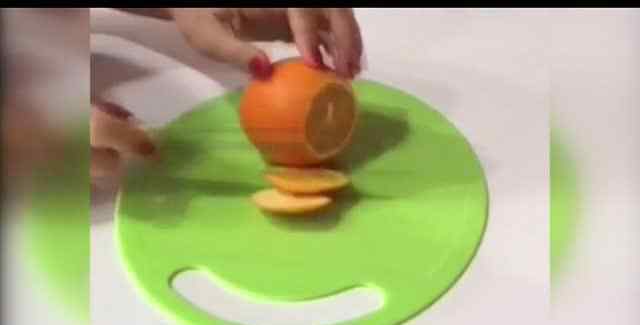 切橙子的巧妙方法三刀 橙子的简单切法的最正宗做法 橙子的简单切法的做法大全