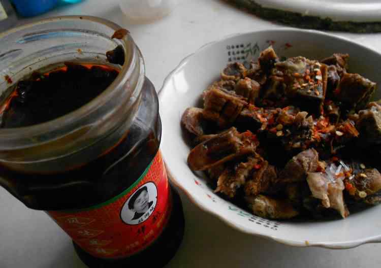 腊鸡的做法 老干妈豆豉蒸腊鸡 煮饭蒸菜一举两得做法和配方 老干妈豆豉蒸腊鸡 煮饭蒸菜一举两得的做法大全