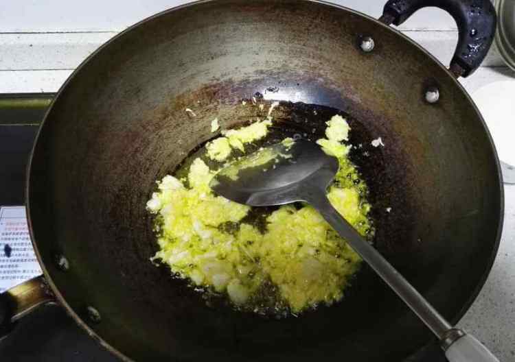 蒜泥小龙虾的做法 蒜泥龙虾的家常做法 蒜泥龙虾食谱简单做法