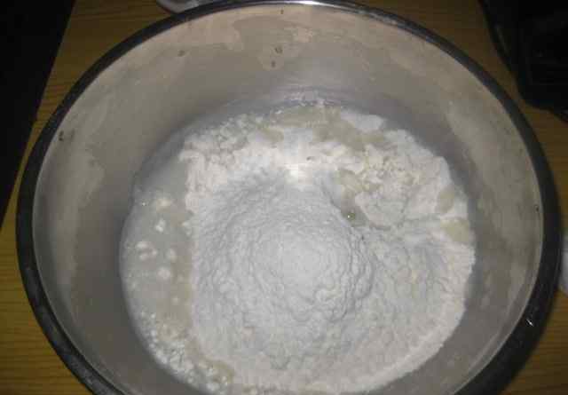 烤鸭怎么做 北京烤鸭卷饼的简单做法 北京烤鸭卷饼食谱简单做法