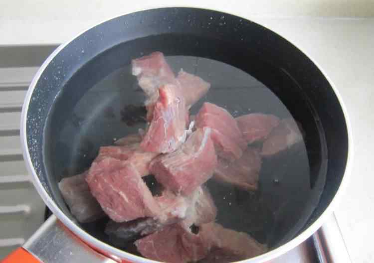 番茄炖牛肉 西红柿炖牛肉配方 西红柿炖牛肉做法步骤图解