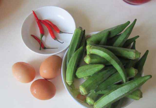 黄秋葵怎么吃 黄秋葵炒鸡蛋的详细做法 黄秋葵炒鸡蛋食谱做法大全